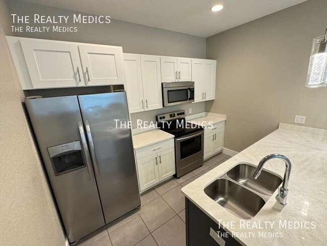 Building Photo - 211 Bedford Dr