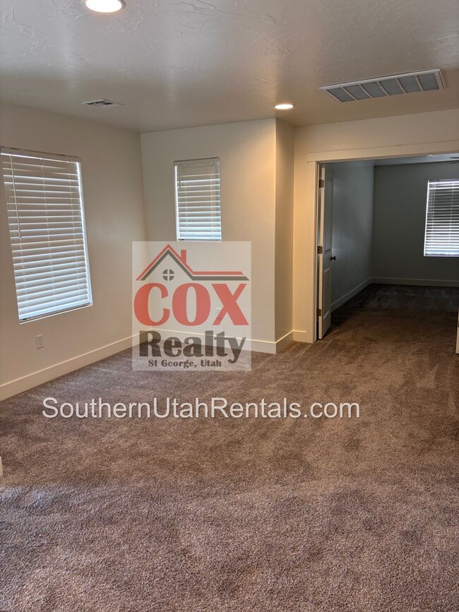 Building Photo - 4 bed / 2.5 bath / 2 car Desert Canyons house