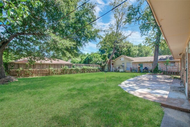 Building Photo - 10226 Envoy St