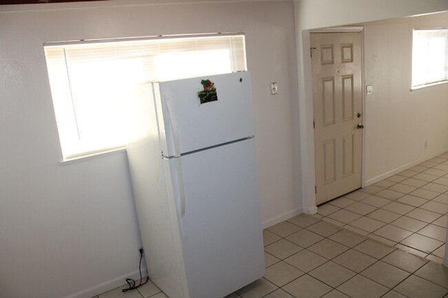 Building Photo - 527 Vaqueros Ave