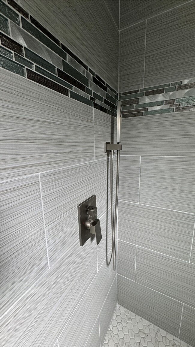 Building Photo - 121 S 10th St