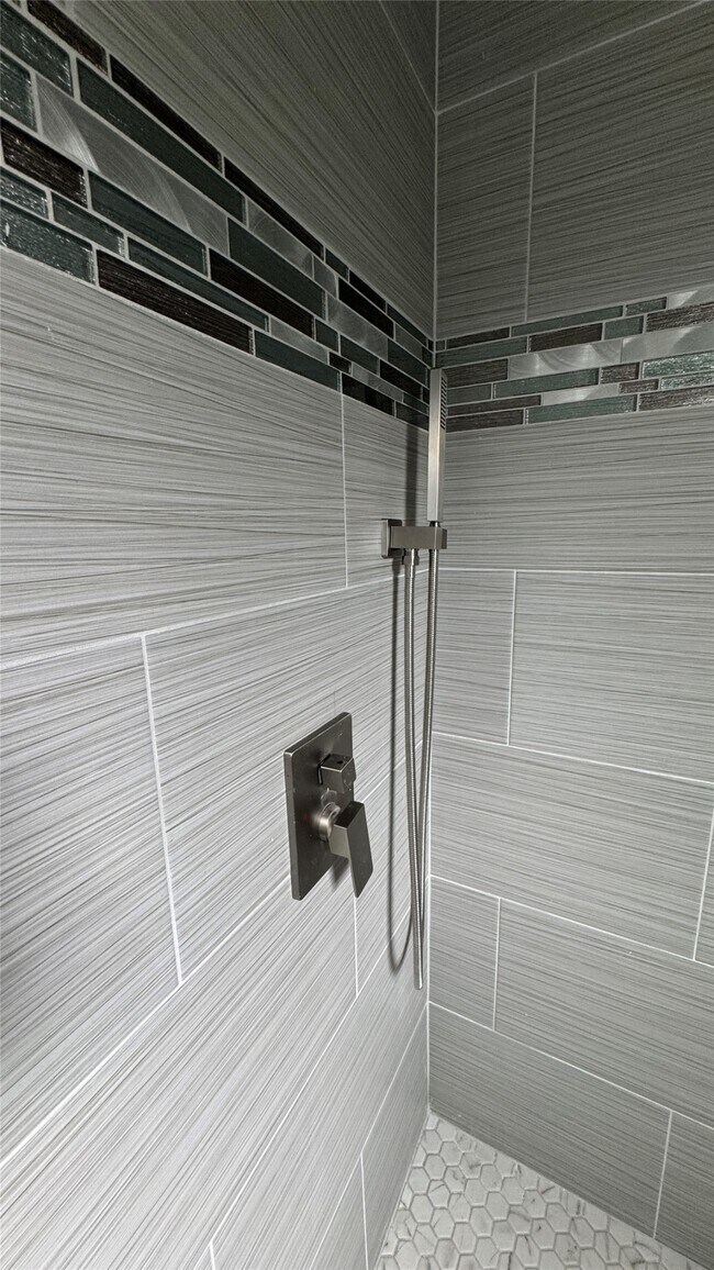 Building Photo - 129 S 10th St