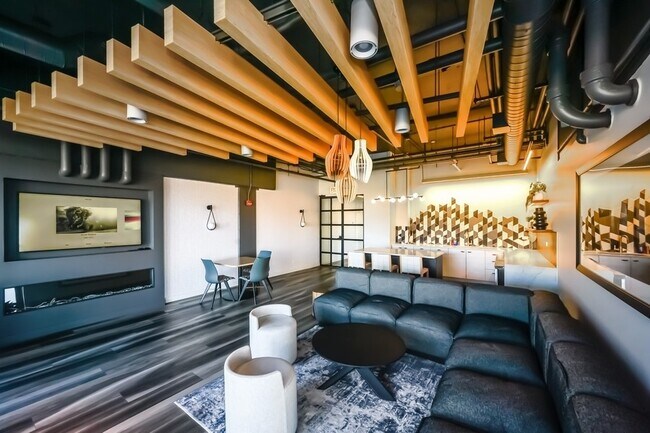 Building Photo - 1530 S State St