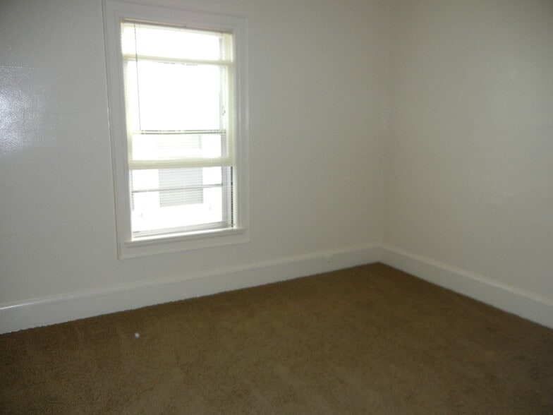 Building Photo - 2568 N Cramer St