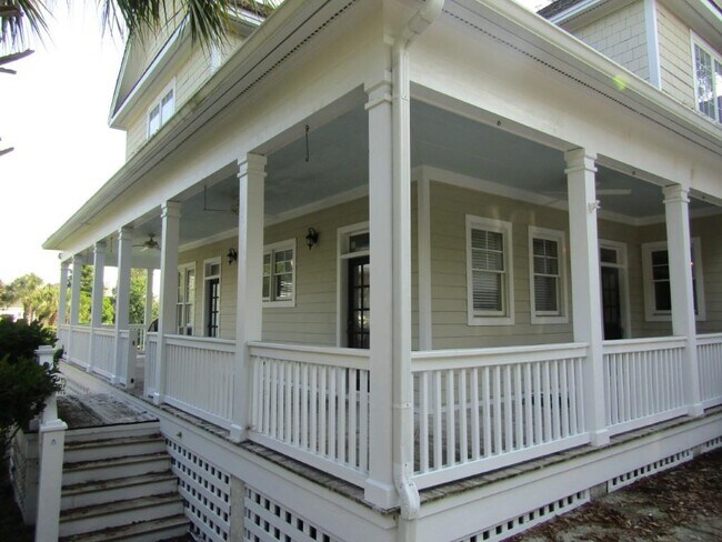 Building Photo - 703 Tradewind Ct