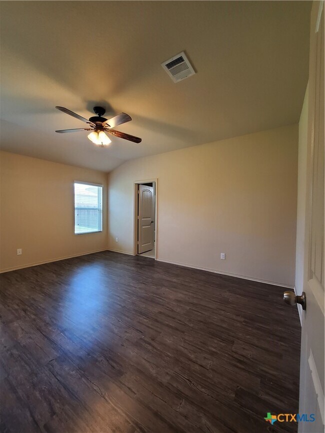 Building Photo - 1536 Gateshead Dr