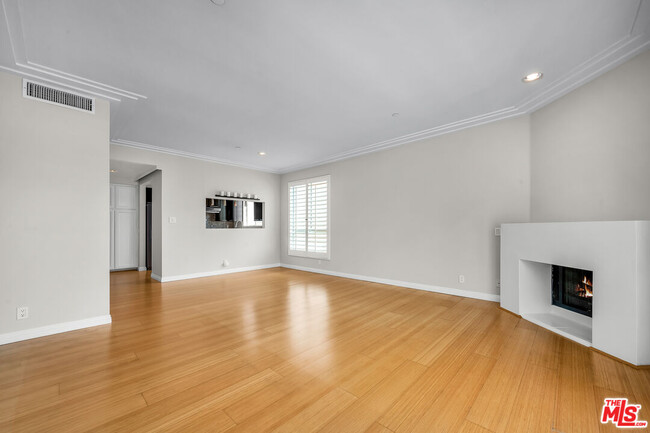 Building Photo - 117 S Clark Dr