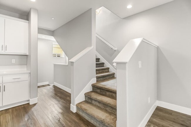 Building Photo - Move-In Special! Beautiful Alkali Flat Ren...