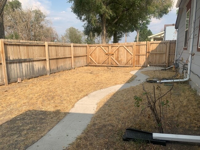 Building Photo - 1400 7th Ave