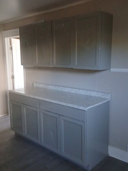 Building Photo - 27-29-29 Tracy St