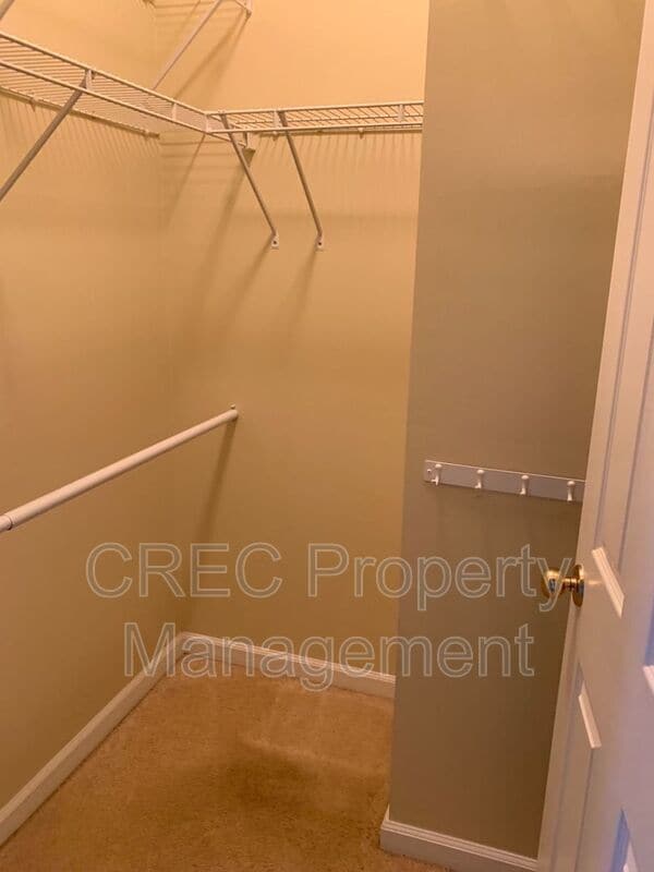 Building Photo - 105 Barberry St