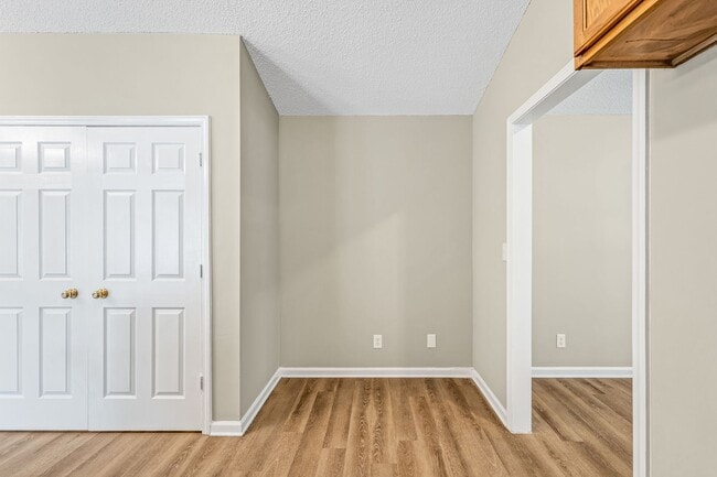 Building Photo - Welcome to this charming 4 bedroom, 2 bathroom home located in Greensboro, NC.