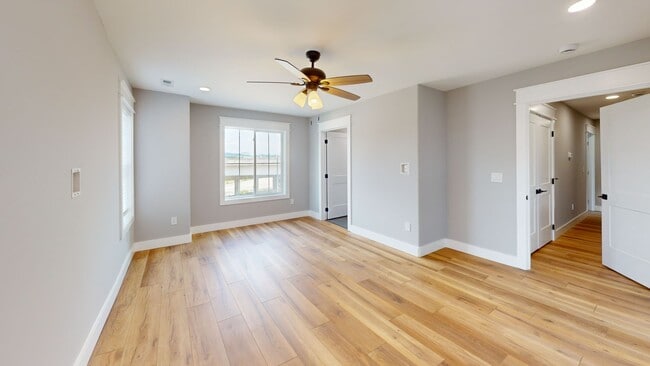 Building Photo - 1205 Hedge Ave
