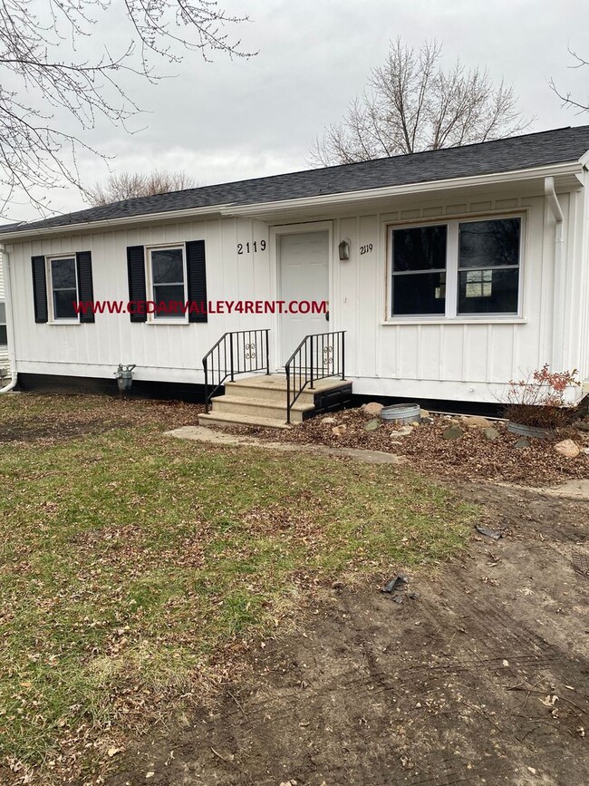 Primary Photo - 3 Bedroom, 1 Bath Single Family Home 2119 ...