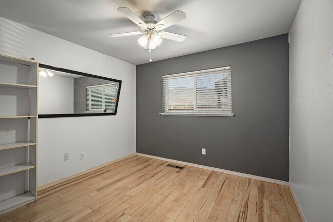 Building Photo - 2072 Lonnie Ln