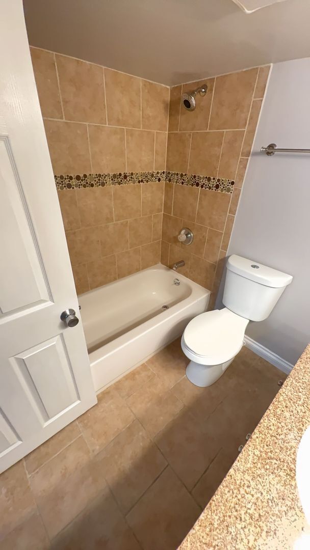 Building Photo - COTTONWOOD HEIGHTS 4 bed 3 bath family home
