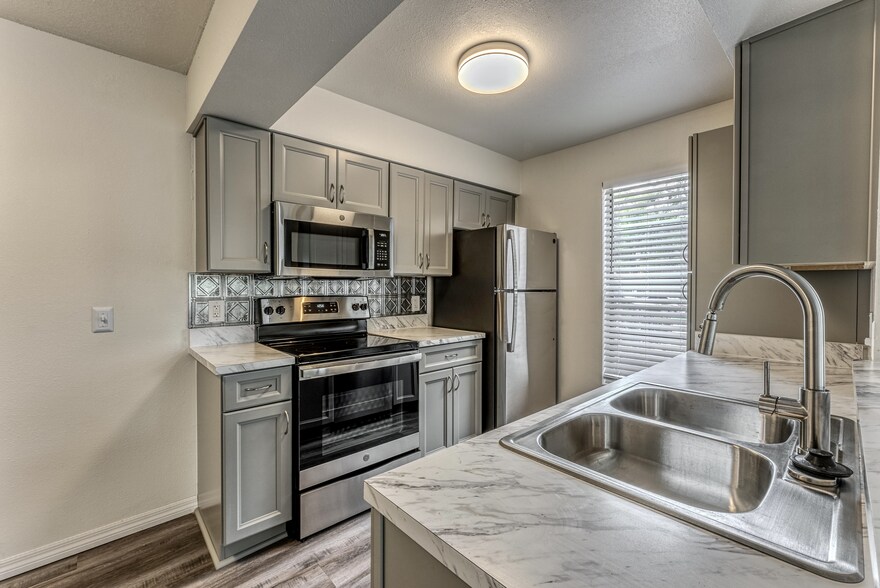 Primary Photo - Harbor Oaks Apartments