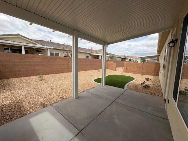 Building Photo - Townhome in Hurricane