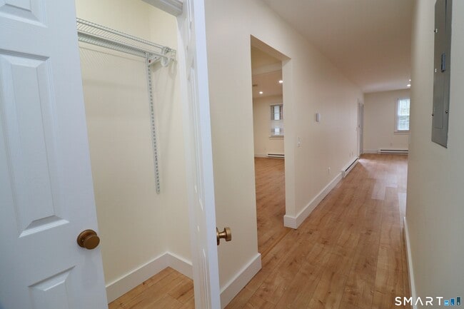 Building Photo - 185 Melba St