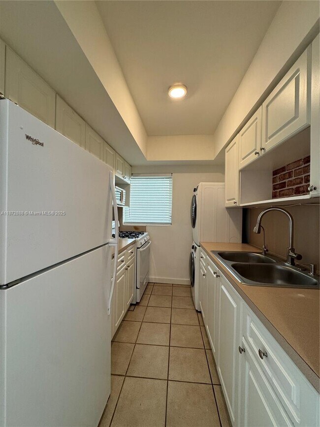 Building Photo - 921 Meridian Ave