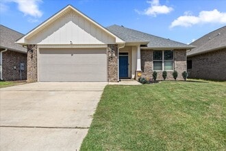 Building Photo - 3 bedroom 2 bathroom- GREAT Location in Pace!