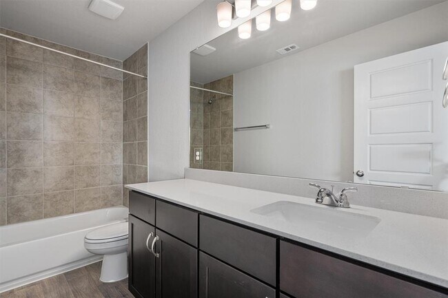 Building Photo - 621 Running Creek Dr