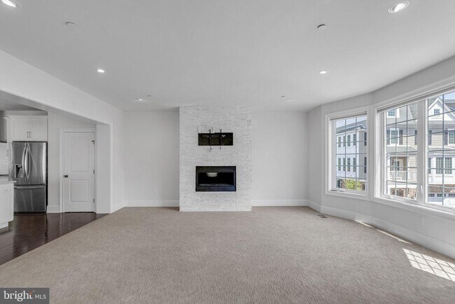 Building Photo - 17 Grey Ct