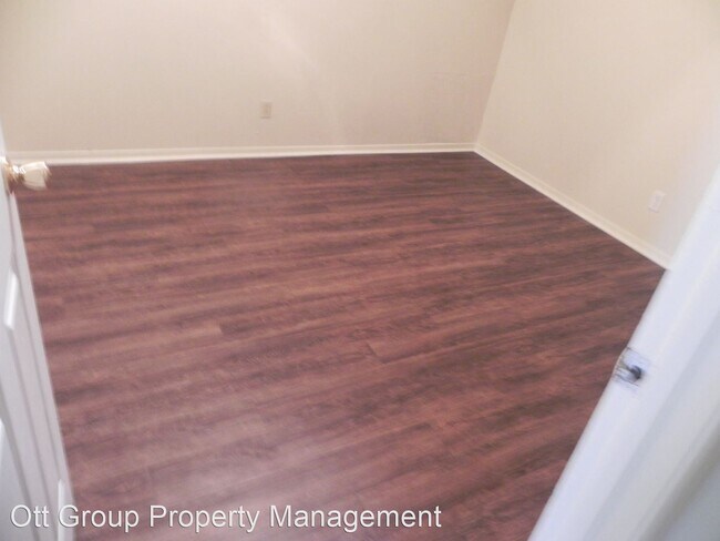 Building Photo - 2318 Andover Dr