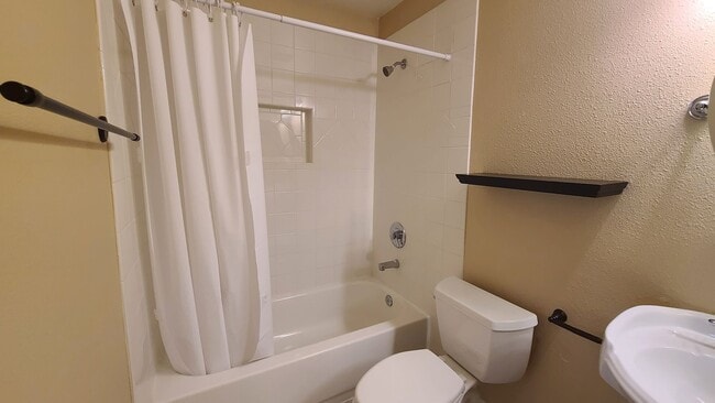 Building Photo - 1413 Iron Springs Dr