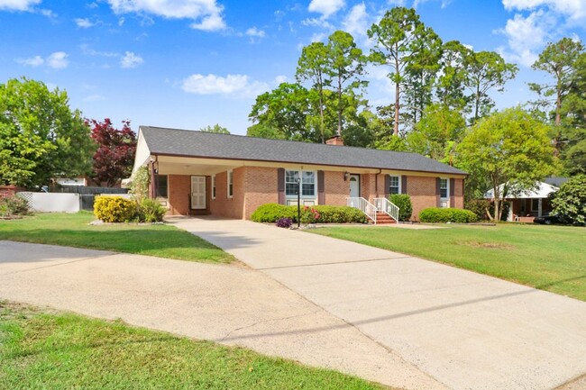 Building Photo - SPACIOUS Brick Home in Goldsboro w/ HUGE C...