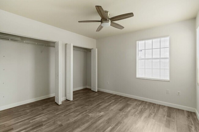 Building Photo - Newly updated 2 Bed / 2 Bath condo availab...