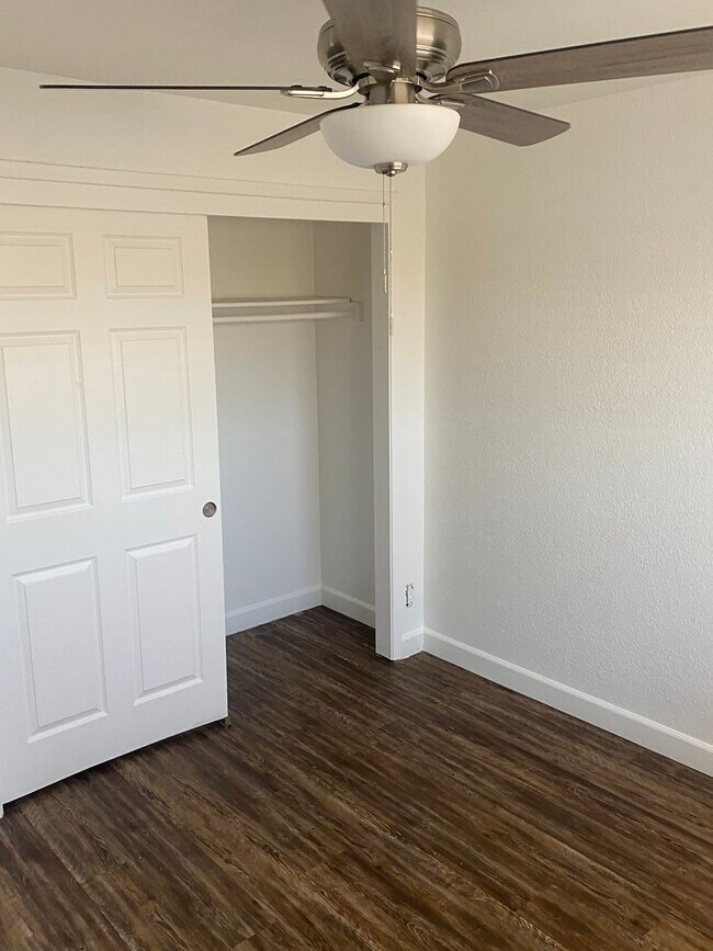 Building Photo - Nicely updated 3/2 SFH in Glendale w no HOA