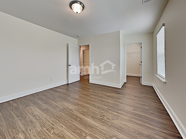 Building Photo - 105 Parkside Blvd