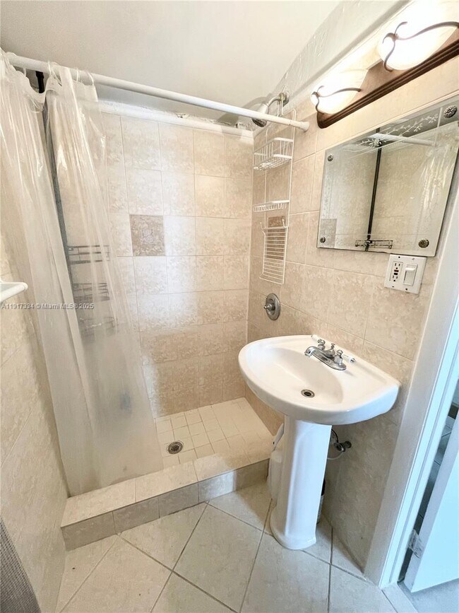 Building Photo - 3085 Elizabeth St