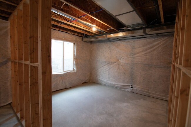 Building Photo - Gorgeous 2-Story Home In a Gated Community!