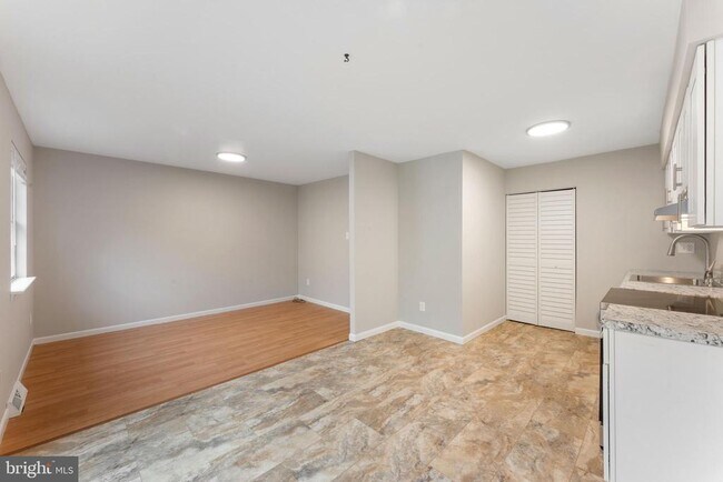 Building Photo - 143 Thomas Dr