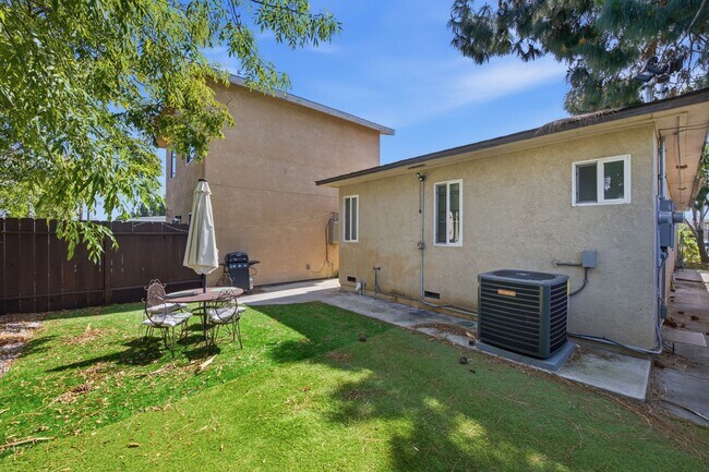 Building Photo - 6250 Dorothy Dr
