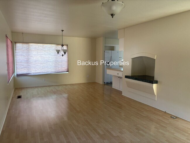 Building Photo - 209 La Mesa Dr