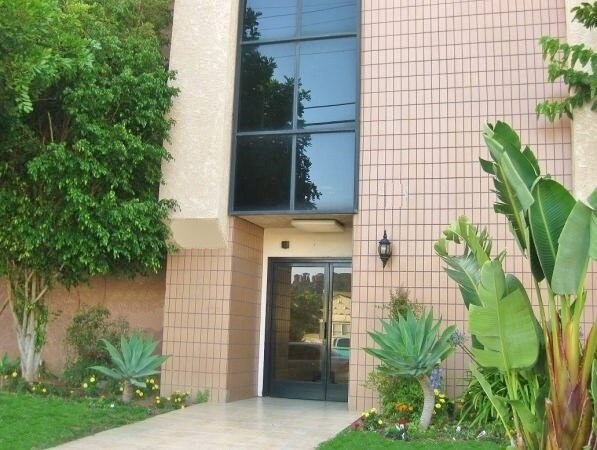 Building Photo - 719 E Acacia Ave