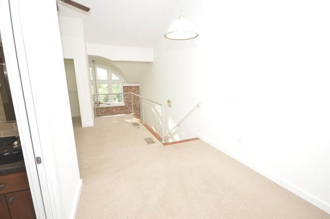 Building Photo - 142 Moreland Ave SE