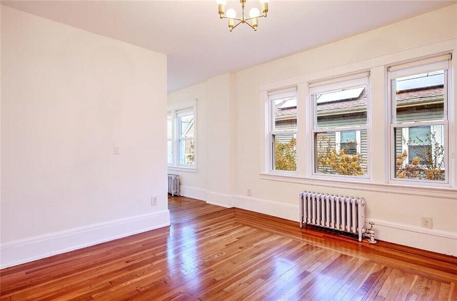 Building Photo - 127 Evergreen St