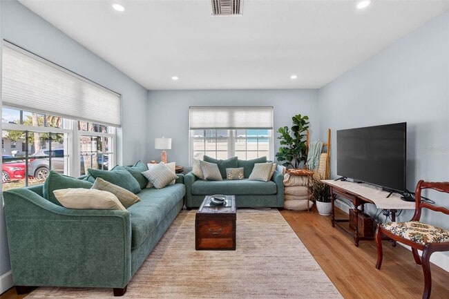 Building Photo - 741 Lantana Ave