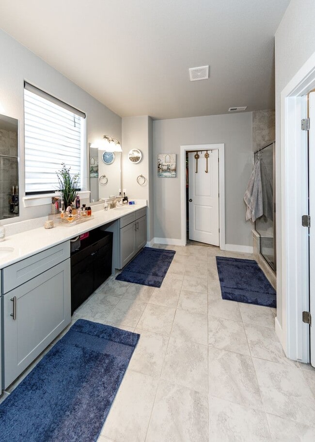 Building Photo - Luxury Ranch-Style Home for Rent | Wolf Ranch | D20 Schools | Pikes Peak Views