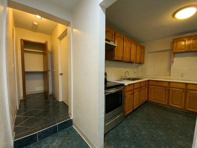 Building Photo - T1171