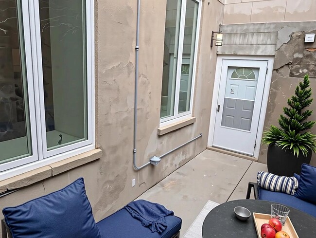 Building Photo - 1453 Maple Ave