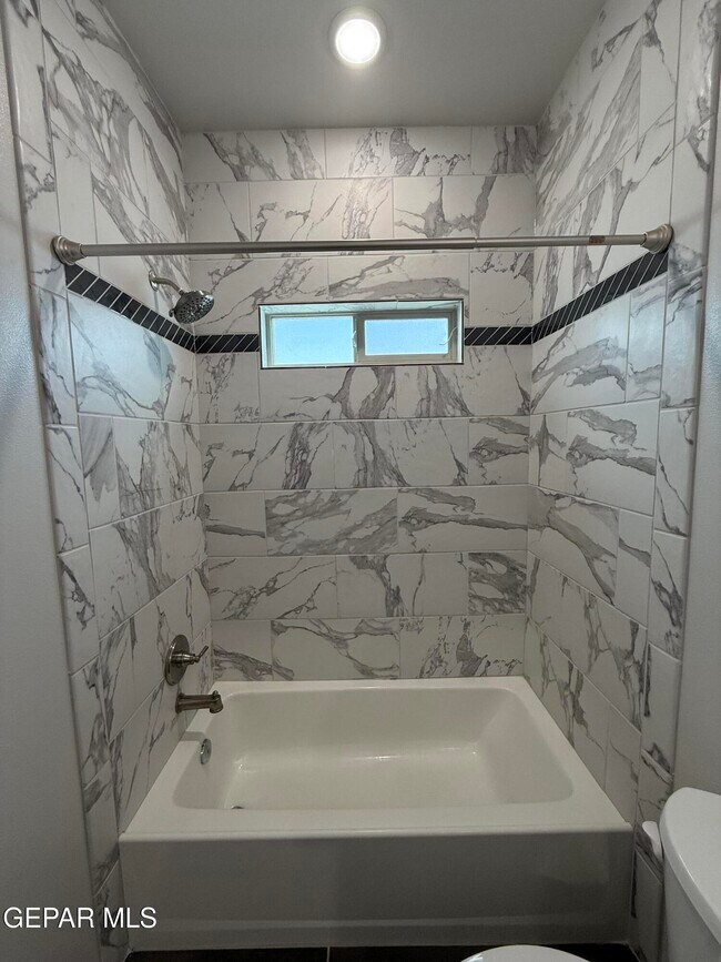 Building Photo - 804 Blingwood