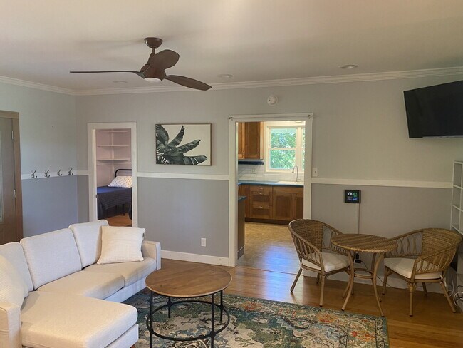 Building Photo - Available Now! 3/2 home in Beautiful Hawi