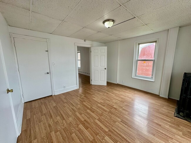 Building Photo - 1014 S 6th St