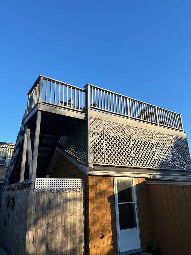 Private entrance/rooftop deck - 30 Ninigret Ave