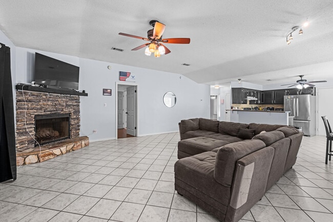 Building Photo - 470 Managua Way